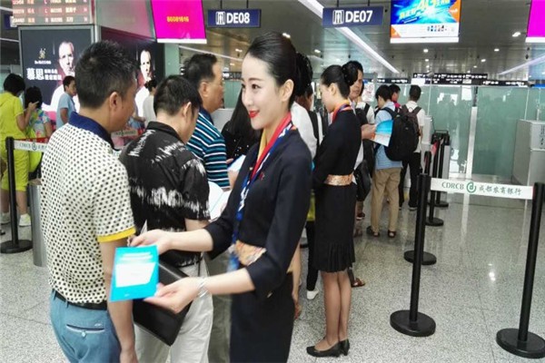 尹露平 2013级空乘专业 成都航空公司空乘