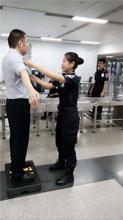 杨本会 2012级航空服务专业 海口美兰国际机场安检员