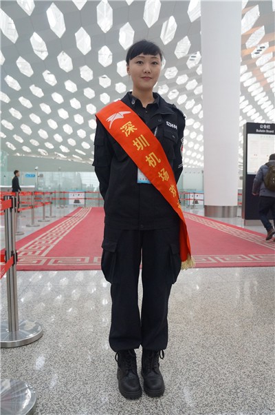 深圳宝安国际机场安检员