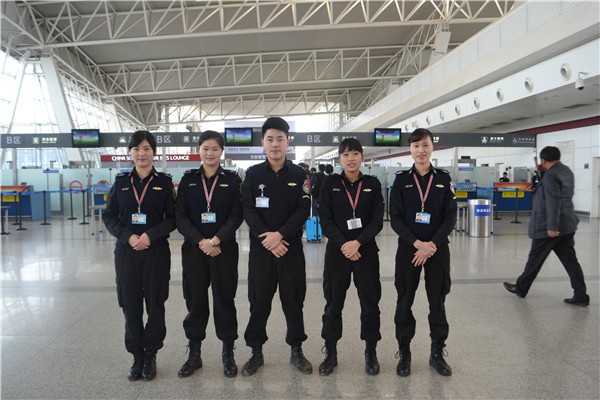 武汉天河国际机场 安检员