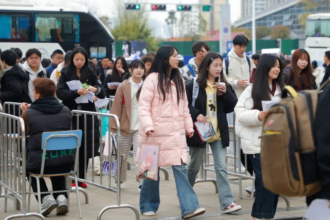 现场直击单招考试！6000+考生齐聚西航，为梦而战
